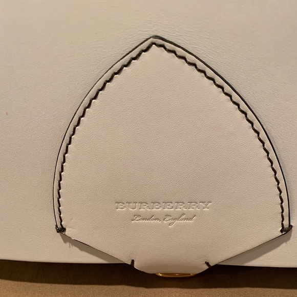 Burberry Large Square Satchel in Leather - Picture 6 of 8